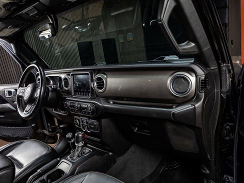 Used 2020 Jeep Gladiator Overland image 15