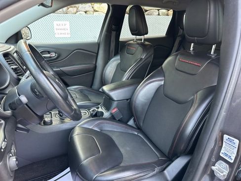 Used 2019 Jeep Cherokee Trailhawk w/ Cold Weather Group image 17