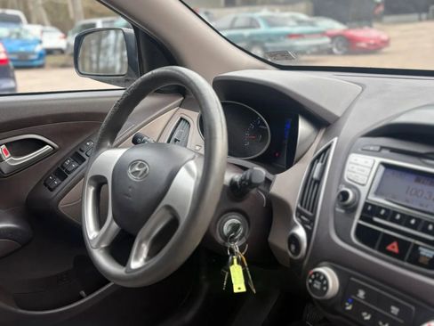 Used 2010 Hyundai Tucson GLS FWD image 15