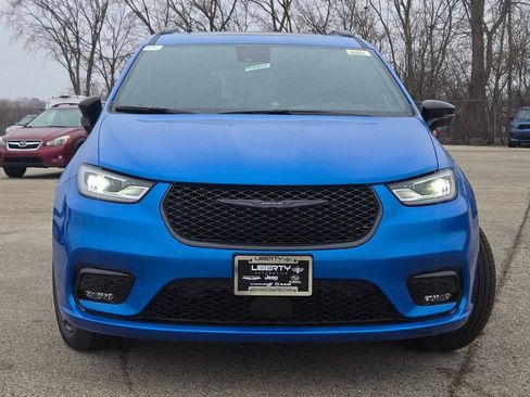 New 2026 Chrysler Pacifica Select w/ S Appearance Package AWD/4WD image 6