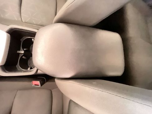 Used 2025 Toyota RAV4 XLE AWD/4WD image 21
