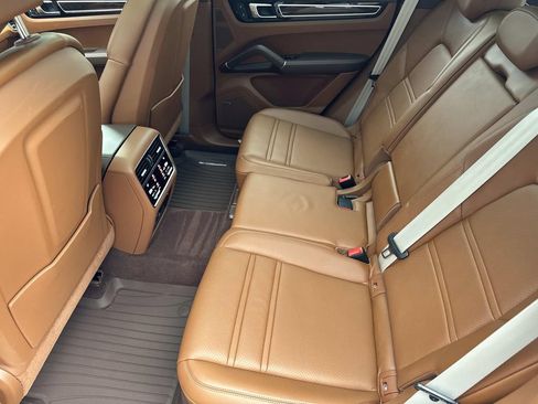 Used 2023 Porsche Cayenne S Platinum AWD/4WD image 15