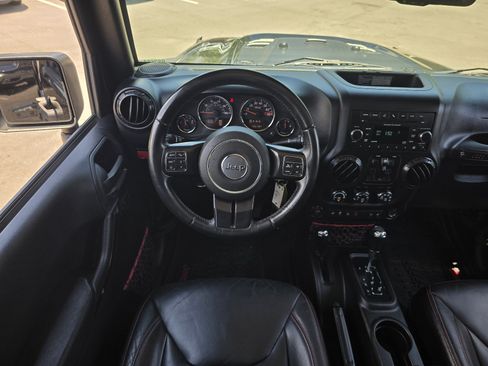 Used 2017 Jeep Wrangler Unlimited Rubicon AWD/4WD image 16