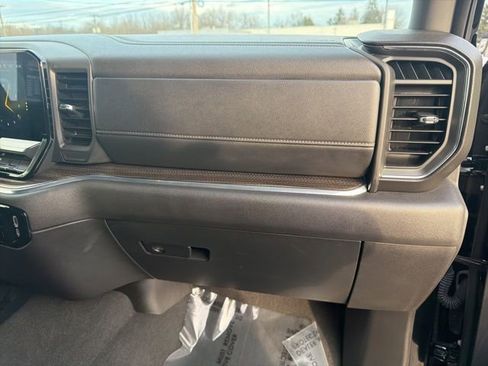 Used 2025 Chevrolet Silverado 1500 LT AWD/4WD image 48