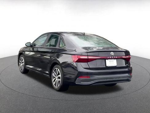 Used 2025 Volkswagen Jetta SE image 11