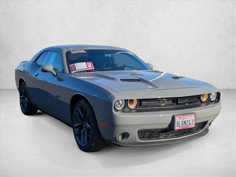 Used 2019 Dodge Challenger SXT w/ Blacktop Package image 3
