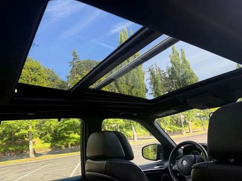 Used 2013 BMW X5 M image 19