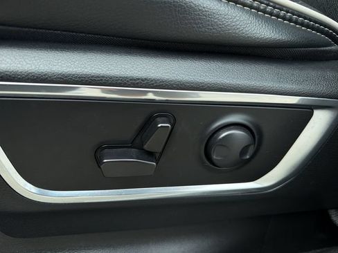 Used 2025 RAM 1500 Laramie AWD/4WD image 24