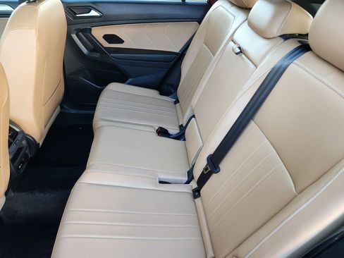 Certified 2024 Volkswagen Tiguan SE image 12