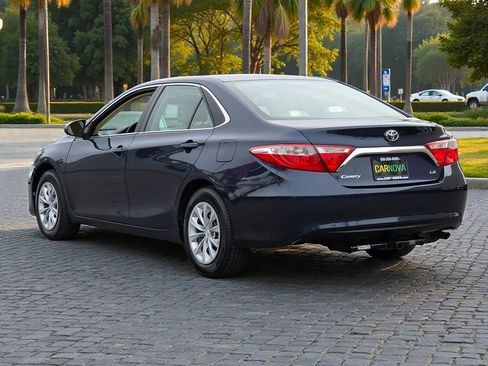 Used 2015 Toyota Camry LE image 5