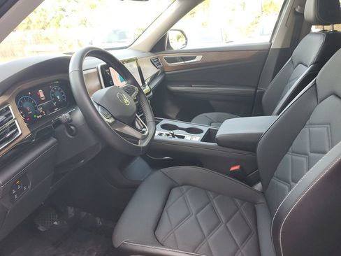 Certified 2024 Volkswagen Atlas SE FWD image 23