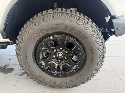 Used 2024 Ford Bronco Wildtrak image 15