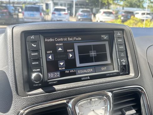 Used 2015 Chrysler Town & Country Touring FWD image 21