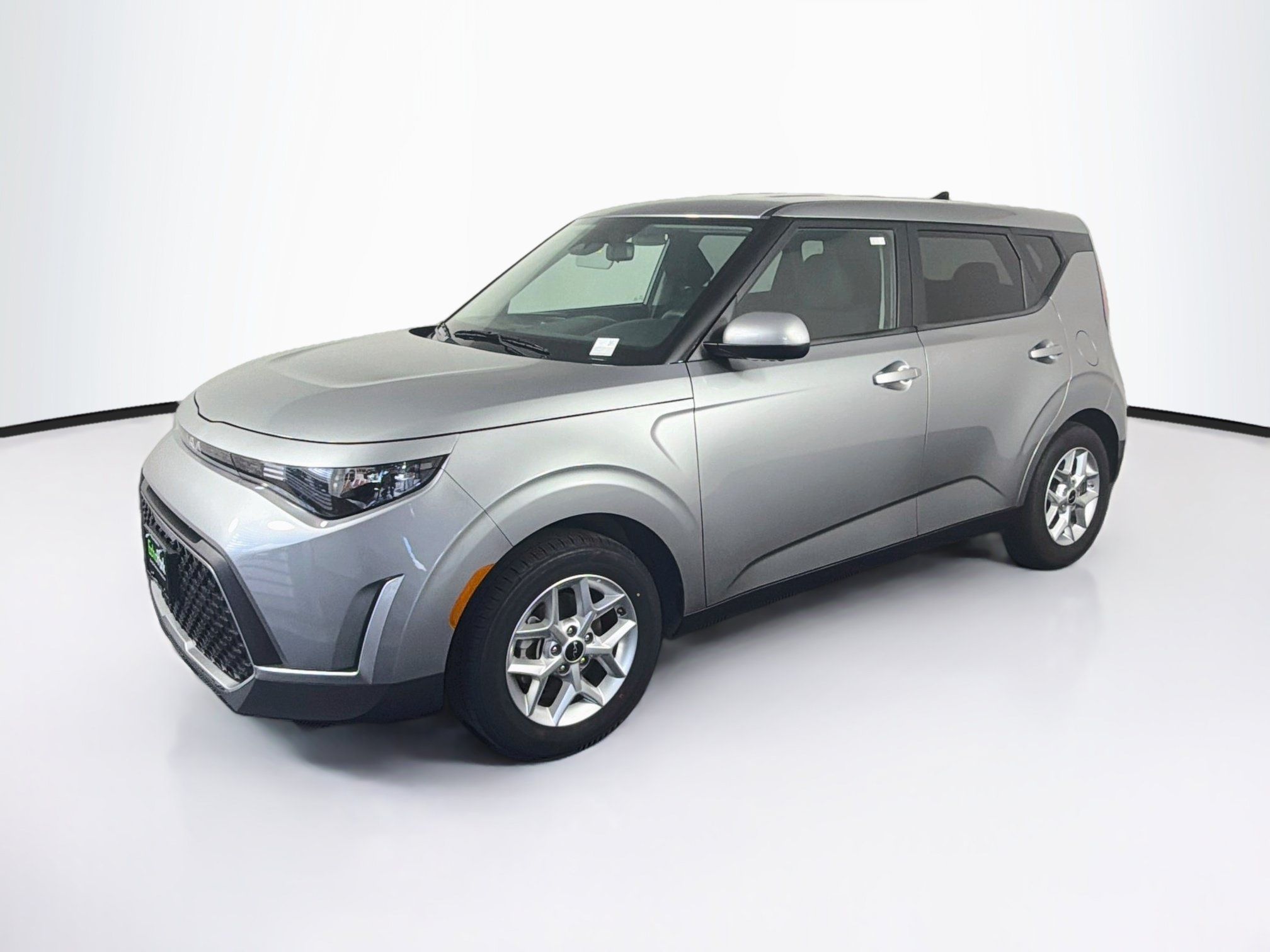 Used 2025 Kia Soul LX w/ LX Technology Package FWD image 3