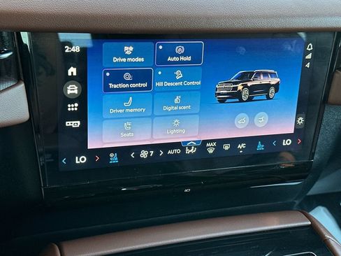 Certified 2025 Lincoln Navigator Reserve AWD/4WD image 18