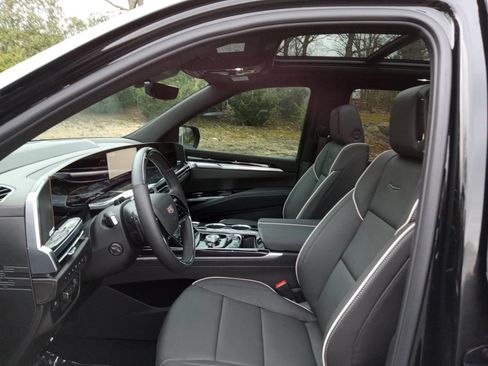 Used 2026 Cadillac Escalade ESV Sport w/ Touring Package AWD/4WD image 9