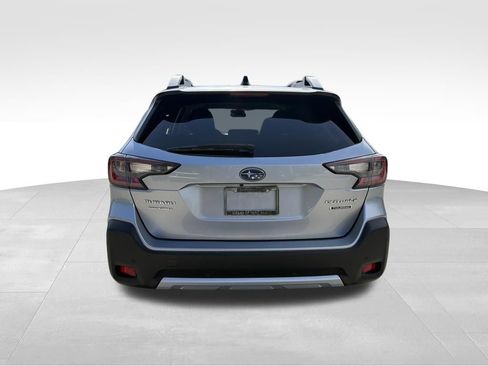 Used 2023 Subaru Outback Touring AWD/4WD image 6
