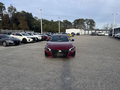 Used 2024 Nissan Altima 2.5 SR w/ SR Premium Package image 2