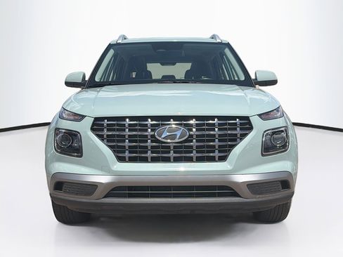 Used 2025 Hyundai Venue SEL FWD image 2