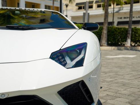 Used 2018 Lamborghini Aventador S image 41