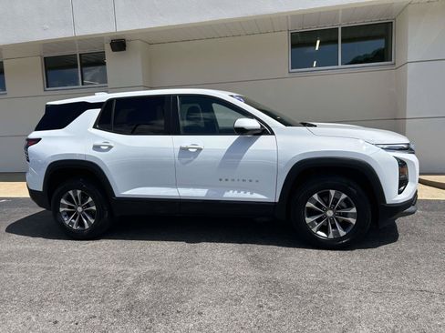 Used 2025 Chevrolet Equinox LT w/ Safety and Technology Package FWD image 2