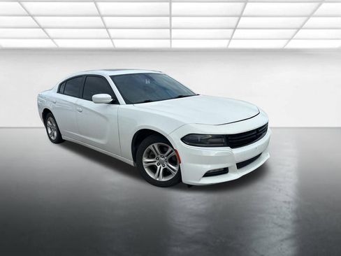 Used 2019 Dodge Charger SXT w/ Leather Interior Group RWD image 3