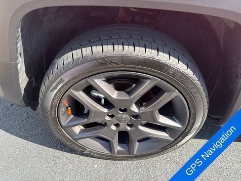 Used 2021 Jeep Renegade Latitude AWD/4WD image 3