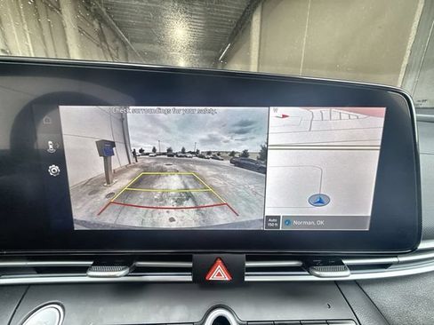 Used 2025 Hyundai Elantra Limited FWD image 17