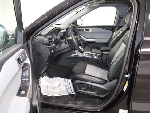 Used 2023 Ford Explorer XLT w/ Equipment Group 202A image 23