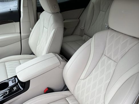 Used 2023 Buick Envision Avenir image 12