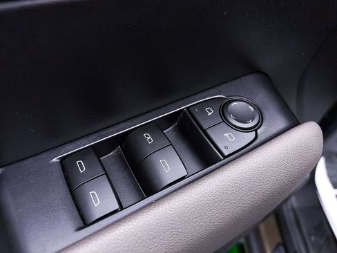 Used 2023 Chevrolet Colorado ZR2 w/ ZR2 Convenience Package III image 18