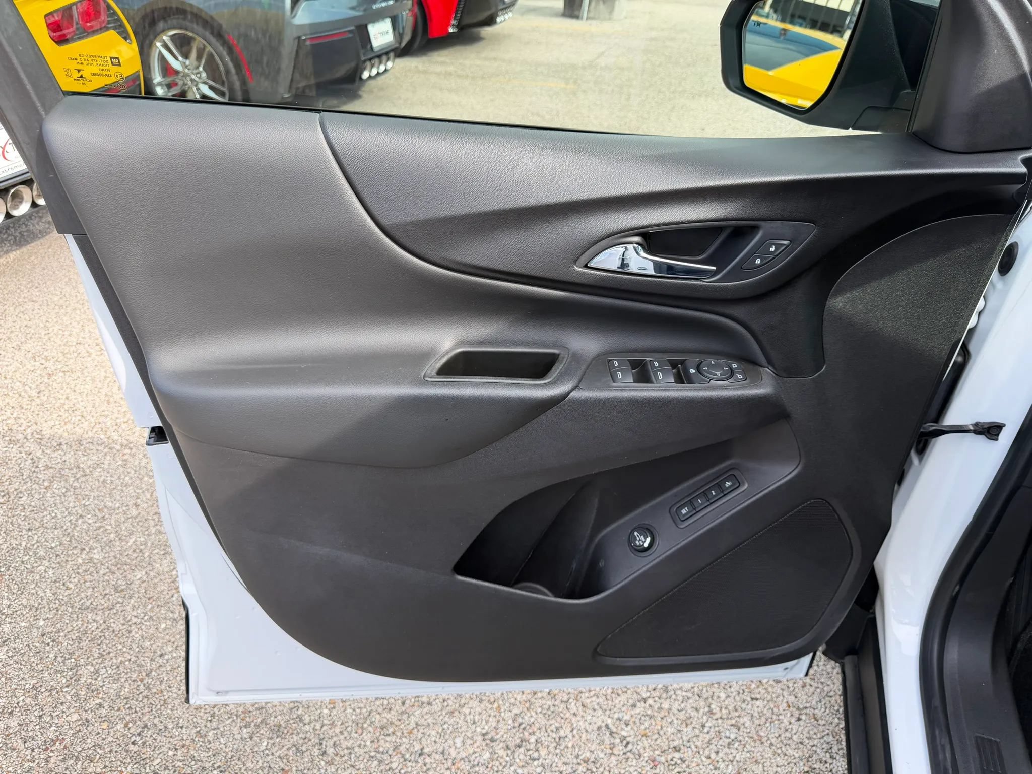 Used 2021 Chevrolet Equinox LT FWD image 17