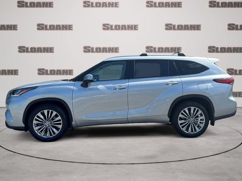 Used 2023 Toyota Highlander Platinum AWD/4WD image 2