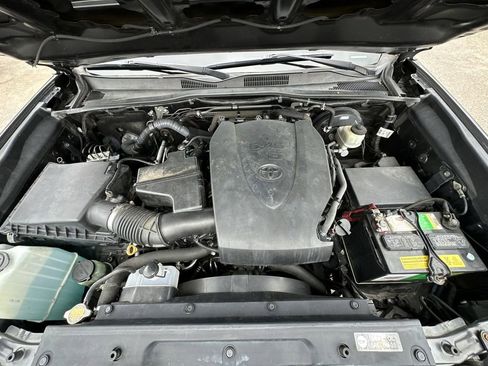 Used 2016 Toyota Tacoma TRD Sport w/ Towing Package image 35