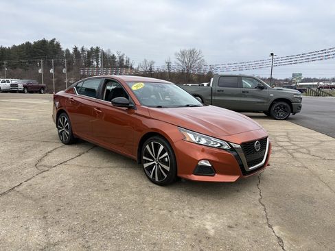 Used 2021 Nissan Altima 2.5 SR w/ SR Premium Package image 7