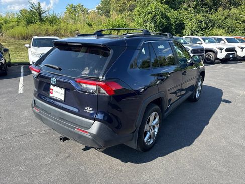 Used 2021 Toyota RAV4 XLE Premium AWD/4WD image 3