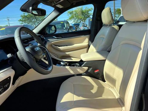 Used 2022 Jeep Grand Cherokee Limited 4xe image 16