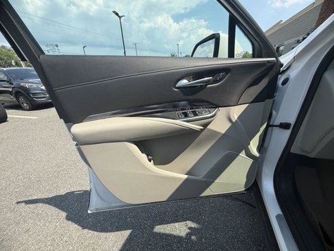 Used 2022 Cadillac XT4 Luxury w/ Cold Weather Package FWD image 16