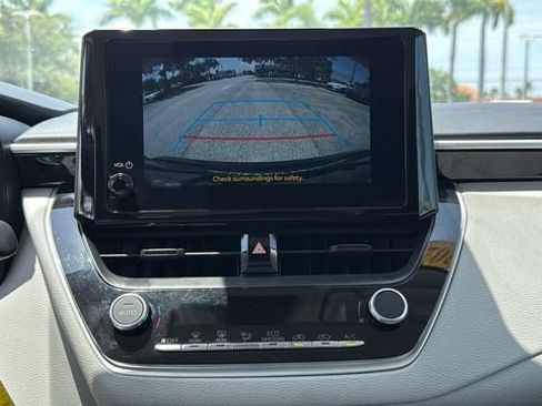 Used 2025 Toyota Corolla LE FWD image 22