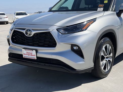 Certified 2024 Toyota Highlander XLE FWD image 6