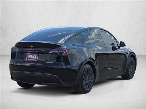 Used 2024 Tesla Model Y Long Range AWD/4WD image 5