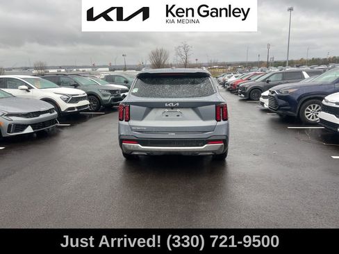 Certified 2024 Kia Sorento S w/ Panoramic Sunroof Package image 6
