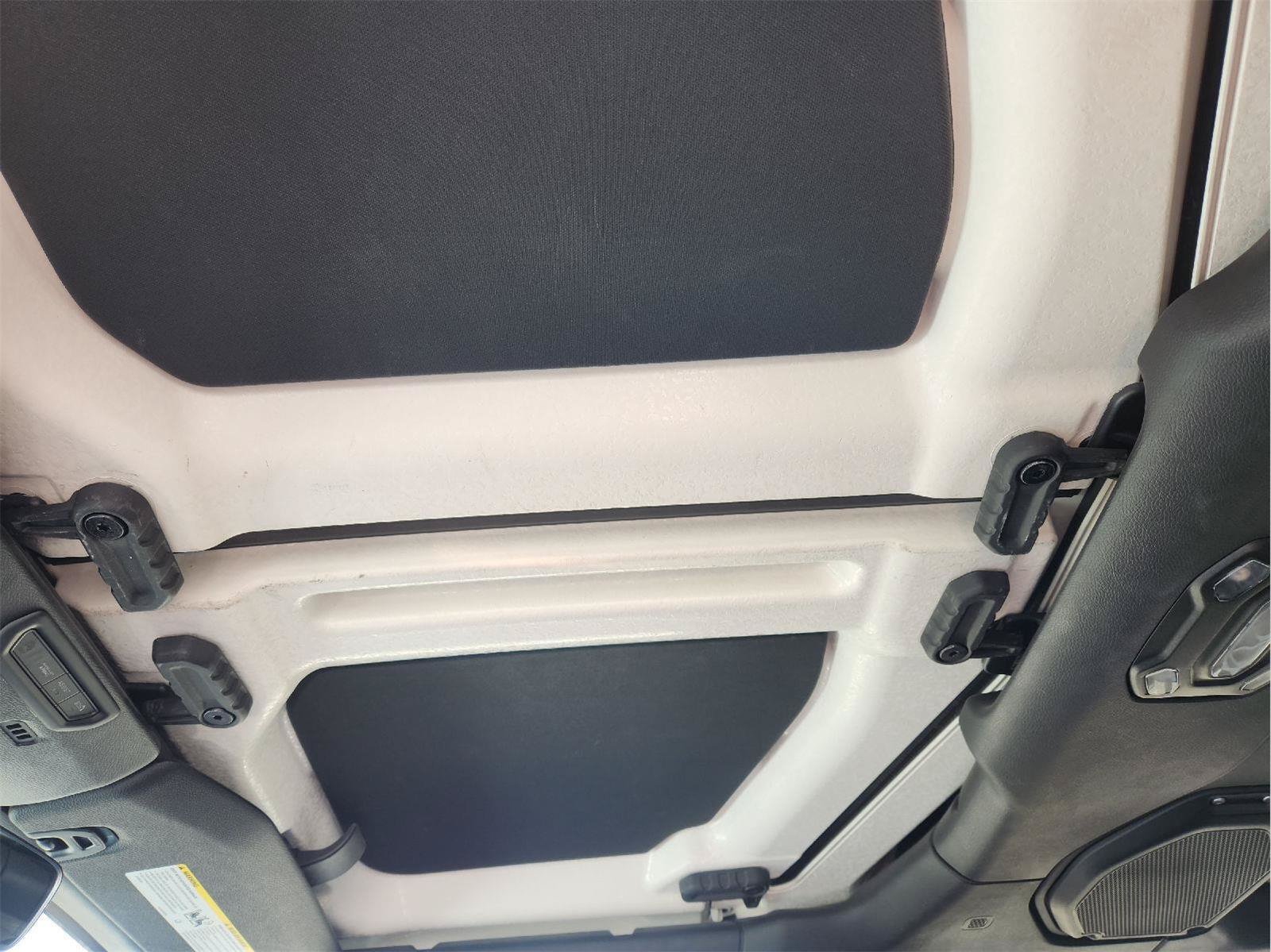 Used 2022 Jeep Wrangler Unlimited Sahara AWD/4WD image 27
