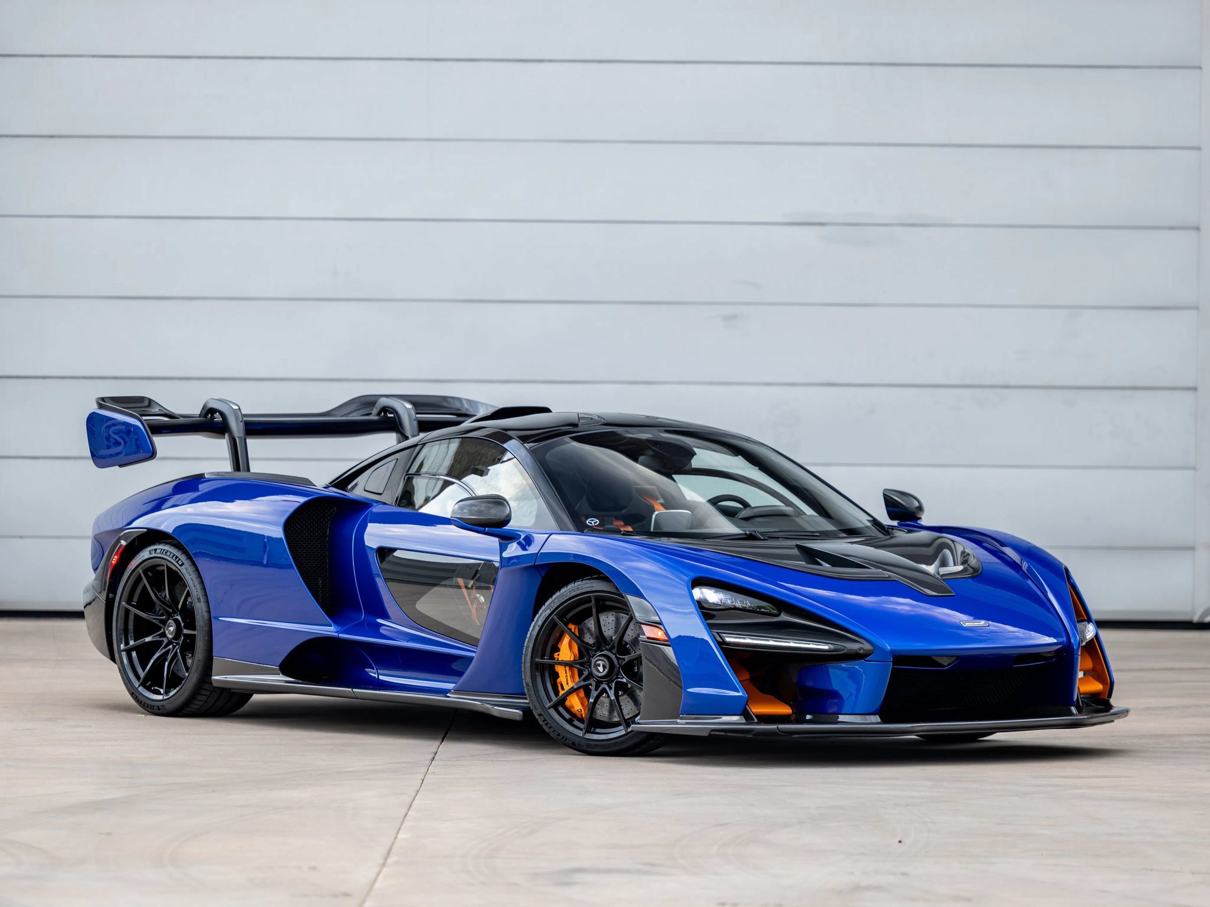 Used 2019 McLaren Senna RWD image 1