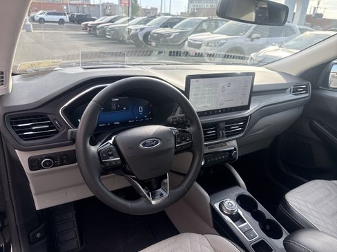 Used 2023 Ford Escape Platinum w/ Premium Technology Package AWD/4WD image 3