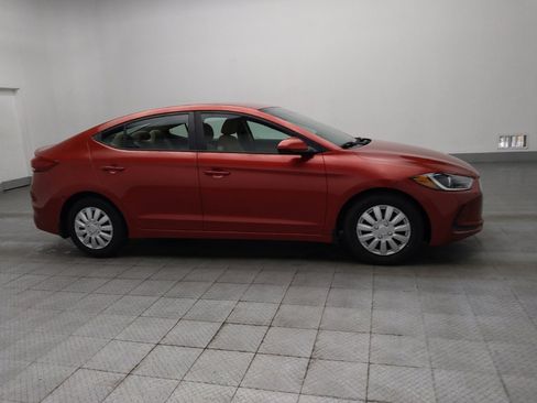 Used 2018 Hyundai Elantra SE image 11