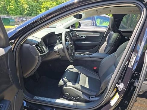 Used 2025 Volvo V90 B6 Cross Country Ultra AWD/4WD image 5
