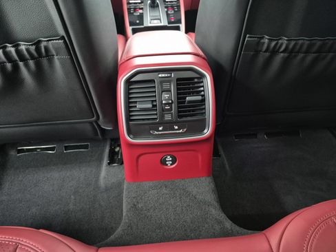 Certified 2026 Porsche Macan Turbo AWD/4WD image 19