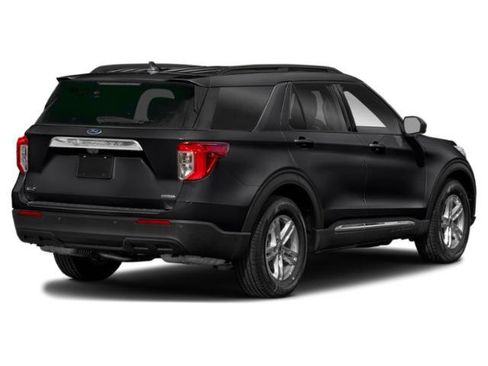 Used 2022 Ford Explorer XLT w/ Equipment Group 202A AWD/4WD image 2