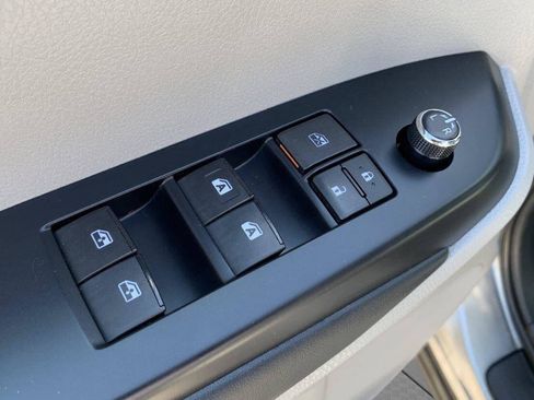 Used 2015 Toyota Highlander Plus AWD/4WD image 12